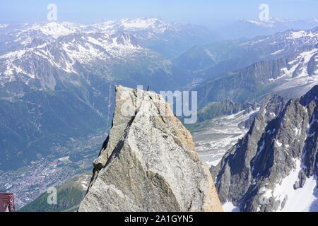 Blick auf das Vallee Blanche bedeckt mit Schnee im Massif du Mont Blanc in Chamonix, Frankreich Stockfoto