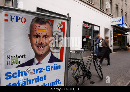 Wien, Österreich. 26 Sep, 2019. Ein wahlplakat von Norbert Hofer, der Führer der rechten Freiheitlichen Partei Österreichs (FPÖ) und FP-Spitzenkandidat vor Sonntag snap Parlamentswahlen am 29. September 2019 nach Medien veröffentlicht eine versteckte-Kamera Aufnahmen, wo die OeVP der Koalitionspartner, die rechtsextreme Freiheitliche Partei (FPÖ) wurde gefangen auf einen Korruptionsskandal und brachte die Regierung. Credit: SOPA Images Limited/Alamy leben Nachrichten Stockfoto