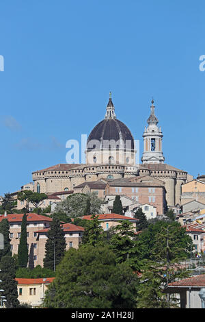 Die Basilika des Heiligen Hauses oder Santuario della Santa Casa in Loreto, Italien ein Wallfahrtsort für Katholiken und Partnerstadt von Lourdes Stockfoto