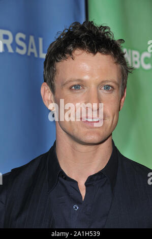 LOS ANGELES, Ca. Januar 13, 2011: David Lyons - Star des "Cape", die in die NBC Universal Winter 2011 Presse Rundgang im Langham Huntington Hotel, Pasadena. © 2011 Paul Smith/Featureflash Stockfoto