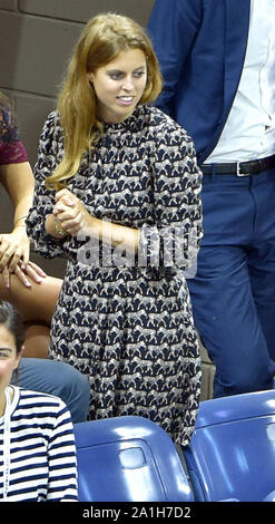 NEW YORK, NY - August 09: Prinzessin Beatrice von York am Tag zehn der 2015 US Open am USTA Billie Jean King National Tennis Center am 9. September 2015 in der Nähe der Queens Borough von New York City. Personen: Prinzessin Beatrice von York Credit: Stürme Media Group/Alamy leben Nachrichten Stockfoto