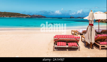 Tropical Beach Paradise. Schönen weißen Sandstrand und das türkisfarbene Meer Wasser von St. Barth, Karibik. Stockfoto