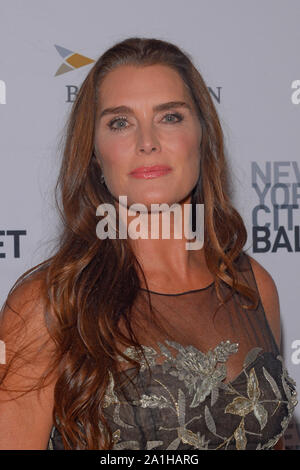 New York, Vereinigte Staaten. 27 Sep, 2019. Brooke Shields besucht die 8. jährliche New York City Ballet Herbstmode Gala an David H. Koch Theater, das Lincoln Center. Credit: SOPA Images Limited/Alamy leben Nachrichten Stockfoto