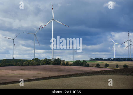 Wien, Österreich. 26 Sep, 2019. Eine Ansicht von Windenergieanlagen am Stadtrand von Wien. Credit: Omar Marques/SOPA Images/ZUMA Draht/Alamy leben Nachrichten Stockfoto