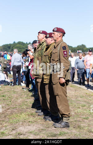 Ede, Niederlande, 21. September 2019: Soldaten salute während des zweiten Weltkriegs memoral Operation Market Garden WOII Schlacht von Arnheim in den Niederlanden Stockfoto