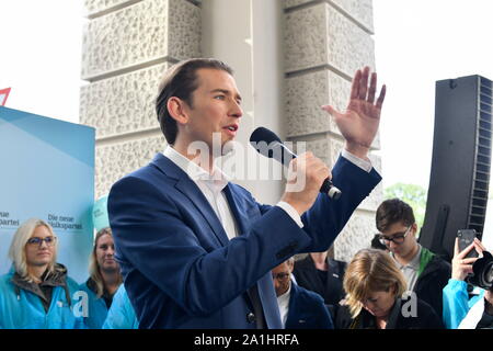 Wien, Österreich. 27. September 2019. Beginn der letzten Offensive mit Sebastian Kurz, Spitzenkandidat der Neuen Volkspartei Österreich für die Nationalratswahl 2019 in Lichtenfeldgasse 7 im 1. Bezirk in Wien am 27. September 2019. Kredit: Franz Perc / Alamy Live News Stockfoto