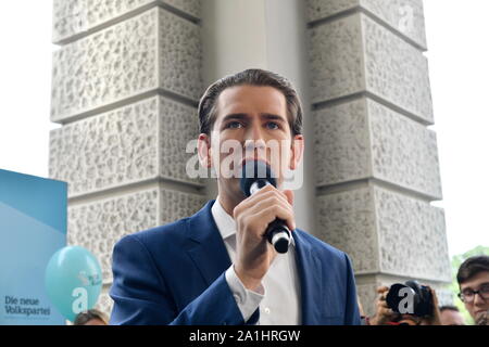 Wien, Österreich. 27. September 2019. Beginn der letzten Offensive mit Sebastian Kurz, Spitzenkandidat der Neuen Volkspartei Österreich für die Nationalratswahl 2019 in Lichtenfeldgasse 7 im 1. Bezirk in Wien am 27. September 2019. Kredit: Franz Perc / Alamy Live News Stockfoto