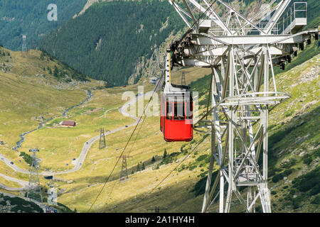 Seilbahn zum Balea See über den berühmten Berg Transfagarasan Straße in den rumänischen Karpaten Bergen Stockfoto
