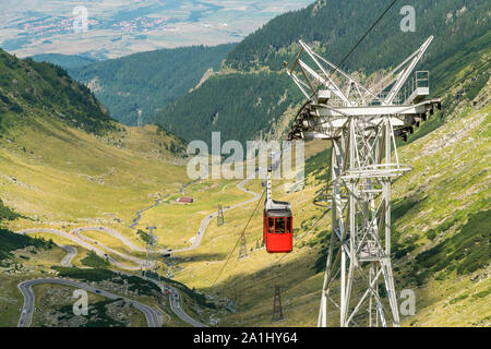 Seilbahn zum Balea See über den berühmten Berg Transfagarasan Straße in den rumänischen Karpaten Bergen Stockfoto