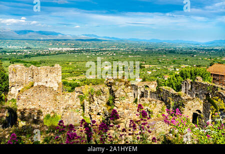 Ruinen der mittelalterlichen byzantinischen Festungsstadt Mystras in Griechenland Stockfoto