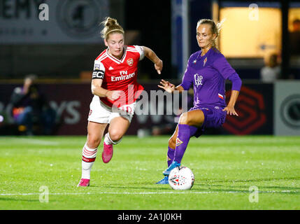 Portsmouth, England - 26. SEPTEMBER: L-R Kim wenig von Arsenal und Frederikke Thogersen der Fiorentina während der UEFA Women's Champions League Runde 32 2. Stockfoto