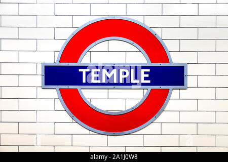 Londoner U-Zeichen für Temple Station, London, UK Stockfoto