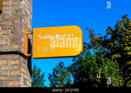 Zeichen für einen Sainsburys Dorfladen, London, UK Stockfoto