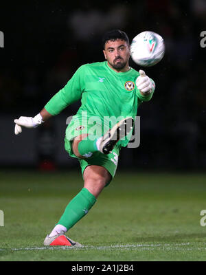 Newport County Torwart Nick Townsend während der carabao Cup Achtelfinale bei Rodney Parade, Newport. Stockfoto