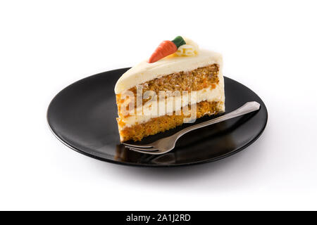 Süße Karottenkuchen Schicht auf einem Schild auf weißem Hintergrund Stockfoto