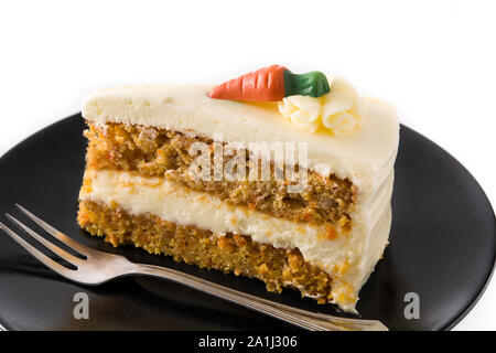 Süße Karottenkuchen Schicht auf einem Schild auf weißem Hintergrund Stockfoto