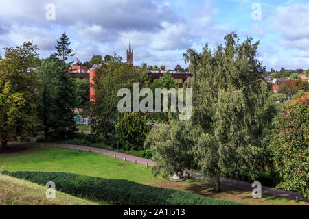 Waytemore Burghügel, Markt Zentrum von Bishops Stortford, auf dem Fluss Stort, High Street mit ihren Geschäften und Gebäuden, Hertfordshire, England, UK gb Stockfoto