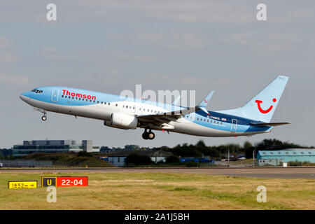 G-TAWO TUI Airways Boeing 737-800 Stockfoto