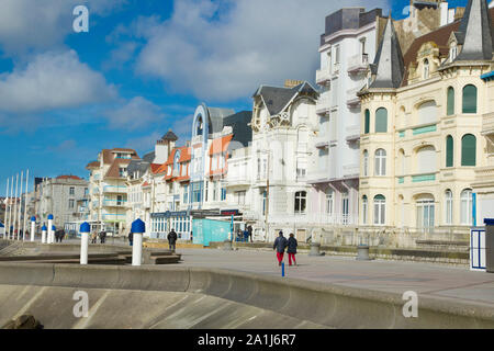 Boulogne-sur-Mer (Frankreich), entlang der "Côte d'Opale" Küste. Villen und Gebäude entlang der Waterfront Stockfoto