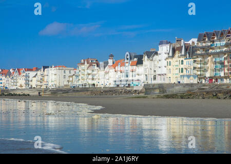 Boulogne-sur-Mer (Frankreich), entlang der "Côte d'Opale" Küste. Villen und Gebäude entlang der Waterfront Stockfoto