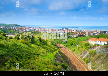 Boulogne-sur-Mer (Frankreich), entlang der "Côte d'Opale" Küste. Bahnlinie am Eingang der Stadt Stockfoto