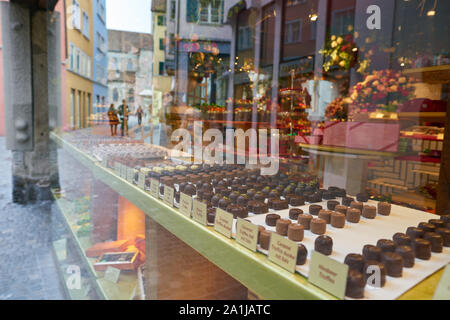 Zürich, Schweiz - ca. Oktober 2018: Schokolade auf Anzeige bei Teuscher Store in Zürich. Stockfoto