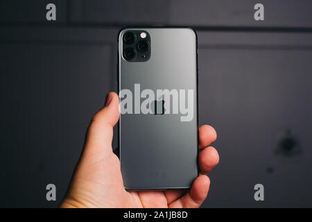 RIGA, September 2019 - Das neue Apple iPhone 11 Pro Max für redaktionelle Zwecke angezeigt wird. Stockfoto