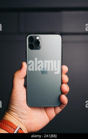 RIGA, September 2019 - Das neue Apple iPhone 11 Pro Max für redaktionelle Zwecke angezeigt wird. Stockfoto