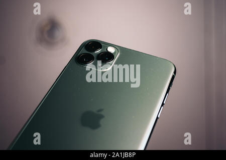 RIGA, September 2019 - Das neue Apple iPhone 11 Pro Max für redaktionelle Zwecke angezeigt wird. Stockfoto