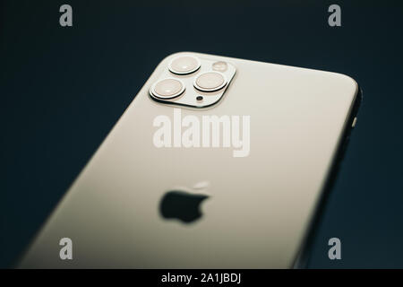 RIGA, September 2019 - Das neue Apple iPhone 11 Pro Max für redaktionelle Zwecke angezeigt wird. Stockfoto