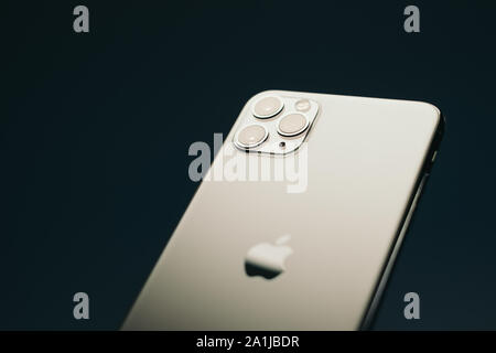 RIGA, September 2019 - Das neue Apple iPhone 11 Pro Max für redaktionelle Zwecke angezeigt wird. Stockfoto