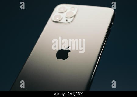 RIGA, September 2019 - Das neue Apple iPhone 11 Pro Max für redaktionelle Zwecke angezeigt wird. Stockfoto