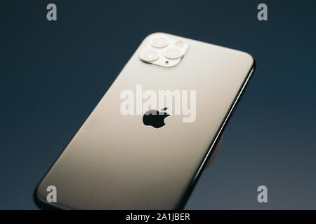 RIGA, September 2019 - Das neue Apple iPhone 11 Pro Max für redaktionelle Zwecke angezeigt wird. Stockfoto
