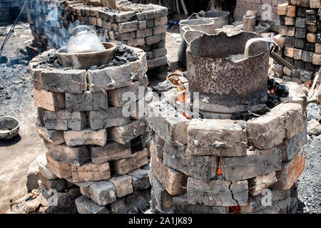 Ambatolampy, Madagaskar - November 21, 2018: Blick auf eine Aluminium-Gießerei in Ambatolampy, Madagaskar Stockfoto