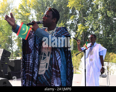(190927)-BEIJING, Sept. 27, 2019 (Xinhua) - Künstler während der 'Mauritania Tag" Veranstaltung der Peking Internationale Gartenbauausstellung in Peking, der Hauptstadt von China, Sept. 27, 2019. Die Expo hielt seine 'Mauritania Tag" Veranstaltung am Freitag. (Xinhua/Ren Chao) Stockfoto