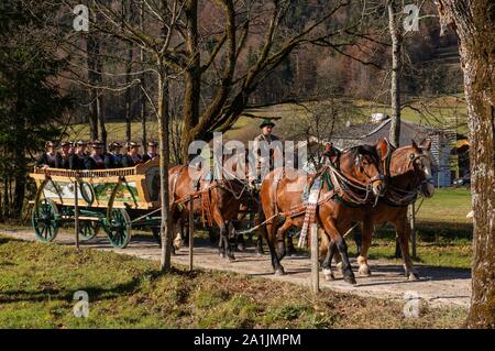 Beförderung an Leonhardi Fahrt in Kreuth, Tegernseer Tal, Oberbayern, Bayern, Deutschland Stockfoto