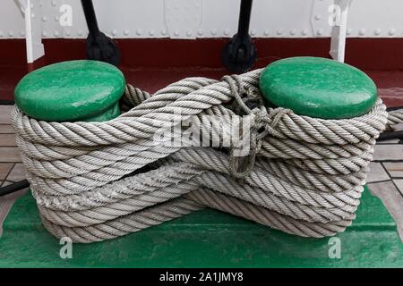 Poller, Seil gewickelt, auf der 4-Mast Bark Passat, Lubeck-Travemunde, Lübecker Bucht, Ostsee, Schleswig-Holstein, Deutschland Stockfoto