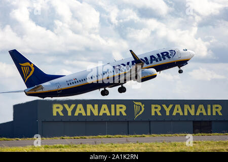 Bild zeigt einen Ryanair Boeing 737-8 als am Flughafen Stansted, Essex, an. Stockfoto