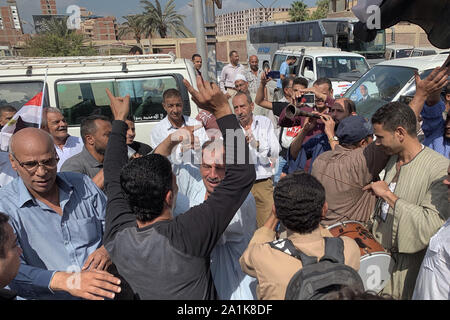 El Mahalla el-Kubra, Ägypten. 27 Sep, 2019. Unterstützer des ägyptischen Präsidenten Abdel Fattah el-Sisi für ein Pro sammeln - Regierung Rallye in El-Mahalla El-Kubra. Credit: Mohamed el-Saied/dpa/Alamy leben Nachrichten Stockfoto