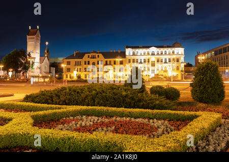 St. Simon und St. Helena Kirche und Prospekt Nezavisimosti - Independence Avenue in Minsk. Minsk Minsk, Weißrussland. Stockfoto