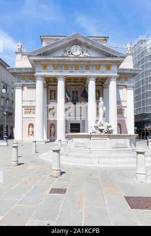 Juli 22, 2019 - Triest, Italien - Piazza Borsa, im historischen Zentrum von Triest Stockfoto