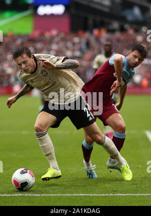 Aaron Cresswell von West Ham United und Victor Lindelof von Manchester United - West Ham United v Manchester United, Premier League, London Stadium, London (Stratford), Großbritannien - 22 September 2019 Editorial nur verwenden - DataCo Einschränkungen Stockfoto