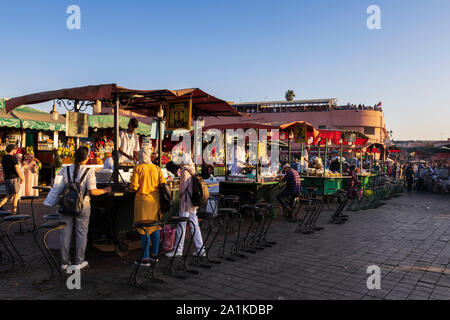 Garküche in Jemaa el-Fna, Marrakech, Marokko, Nordafrika Stockfoto