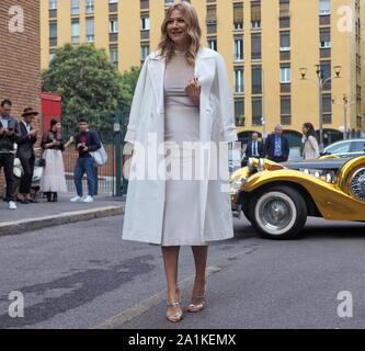 Mailand, Italien: 22 Septermber 2019: Natasha Stefanenko street style Outfit vor Laura Biagiotti fashion show während MFW Frühling/Sommer 2019 Stockfoto