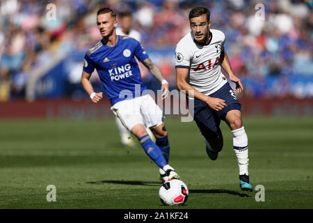 Harry Winks von Tottenham Hotspur beats James Maddison von Leicester City - Leicester City v Tottenham Hotspur, Premier League, King Power Stadion, Leicester, Großbritannien - 21 September 2019 Editorial nur verwenden - DataCo Einschränkungen Stockfoto