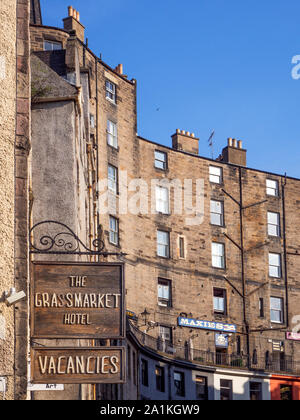 Victoria Street aus dem corber von Grassmarket in der Altstadt Edinburgh Schottland Stockfoto