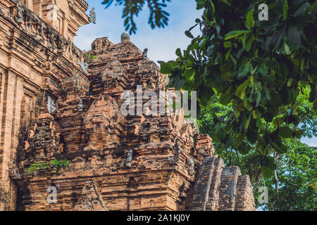 Old Brick cham Türme in Nha Trang, Wahrzeichen Vietnam Stockfoto