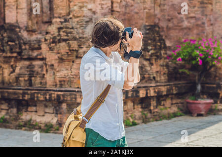 Mann Tourist in Vietnam. Po Nagar Cham Tovers. Asia Travel Konzept. Stockfoto