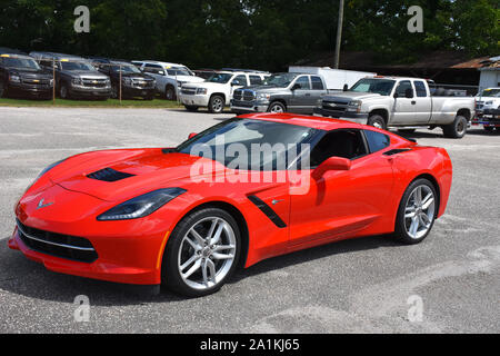 Ein rotes 2019 Chevrolet Corvette Stingray an einem Auto zeigen. Stockfoto
