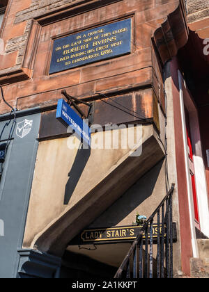 Robert Burns Tafel über dem Eingang zu Lady Treppe in der Nähe der Royal Mile, Edinburgh, Schottland Stockfoto